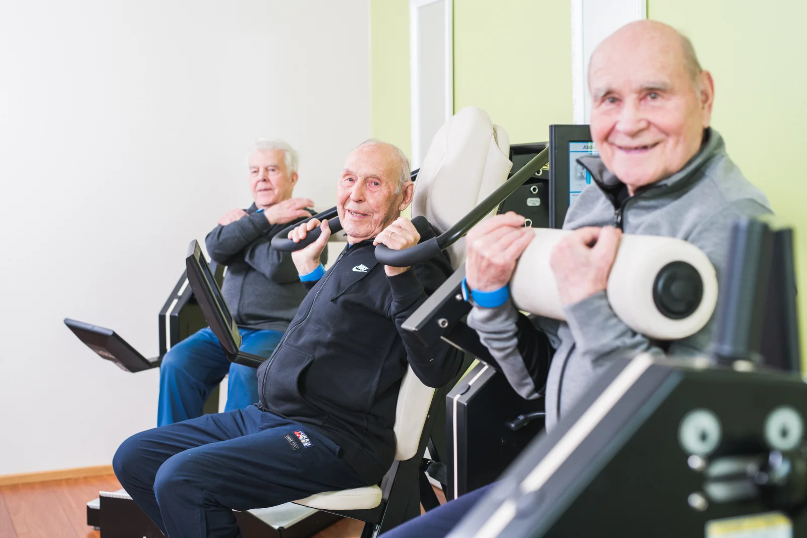 Older adults using HUR exercise machines together